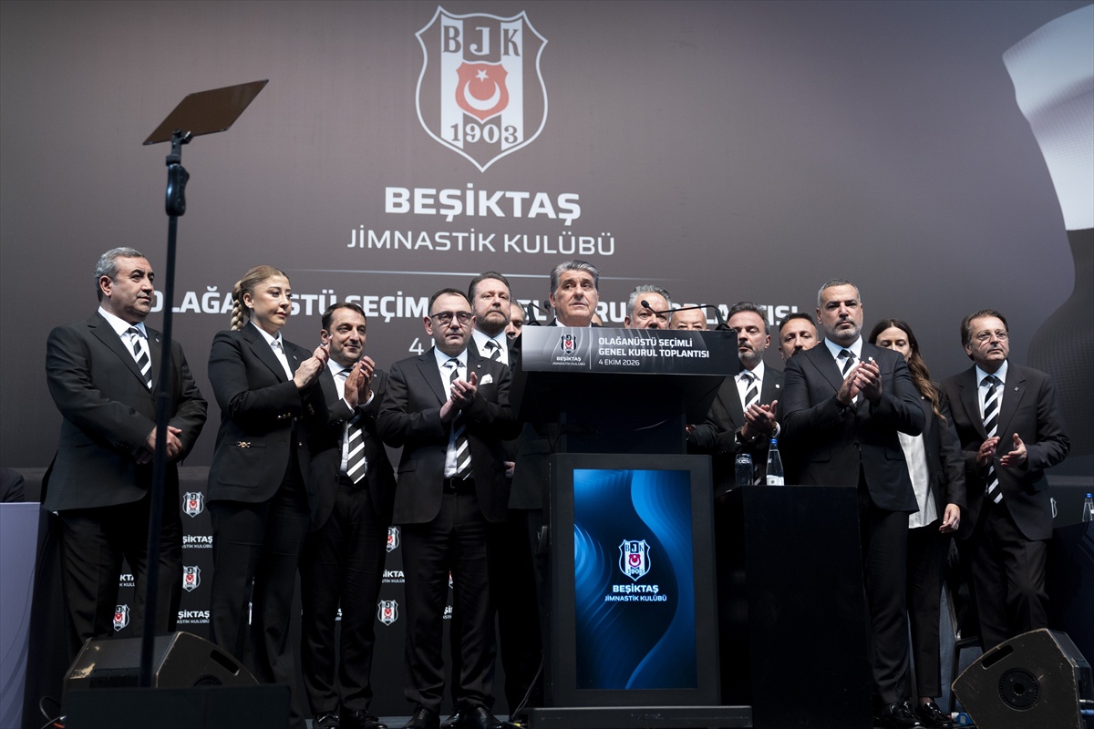 Beşiktaş\'ta olağanüstü kongrede Serdal Adalı 3815 oyla yeniden başkan seçildi