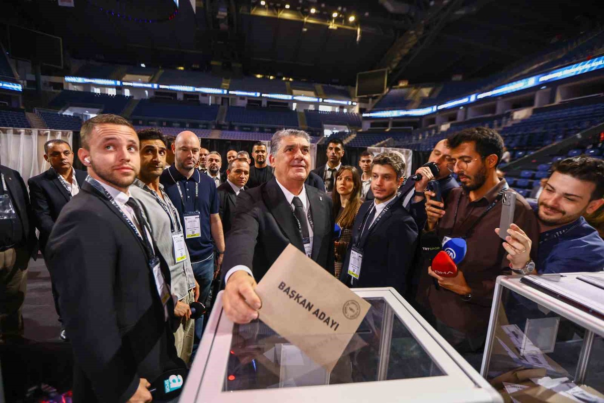 Beşiktaş\'ta olağanüstü seçimde oy verme 17.00\'de son buldu, oy sayımı başladı