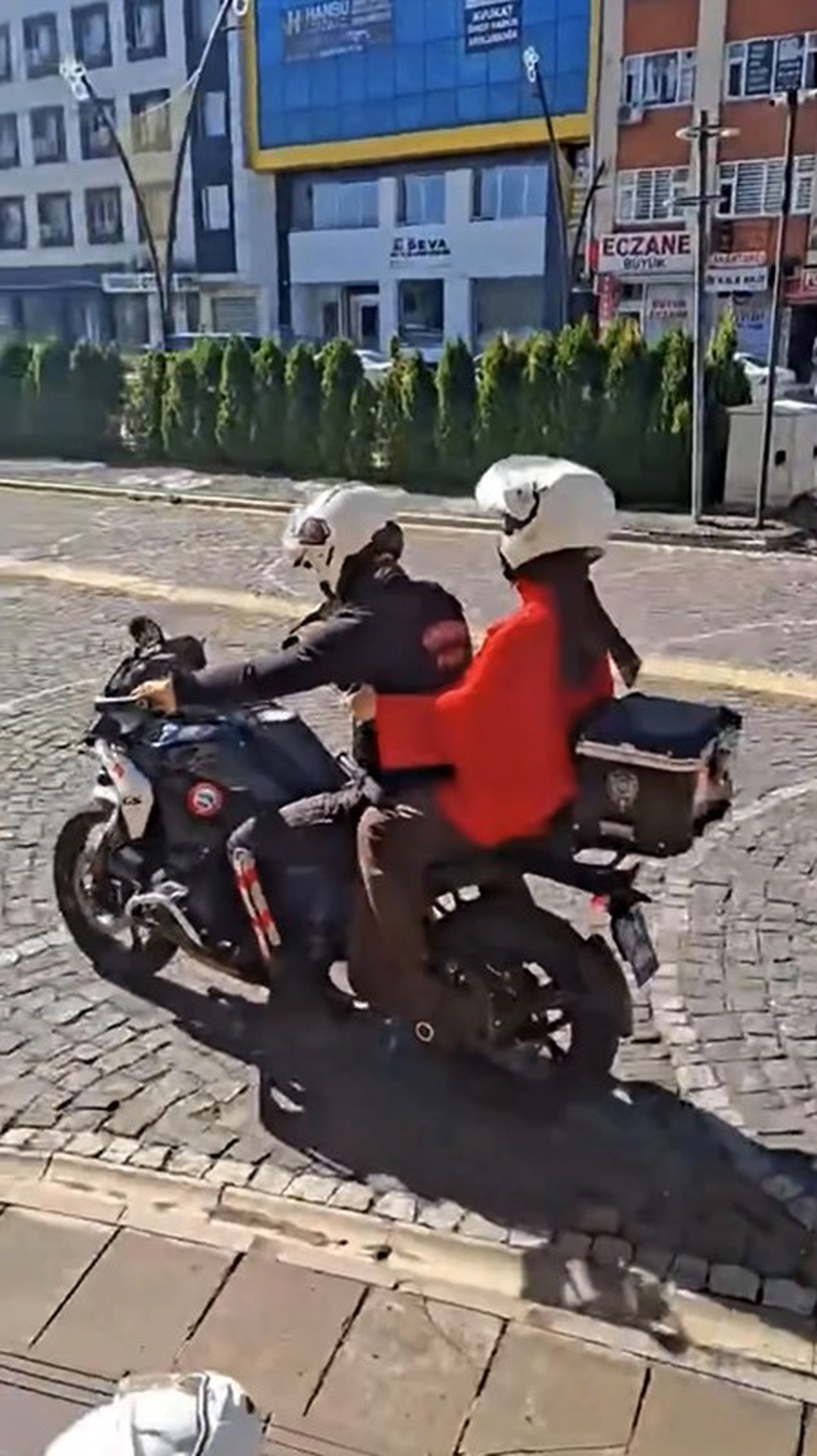 Bingöl\'de 8 KPSS adayı, motosikletli polis timlerince sınavına yetiştirildi