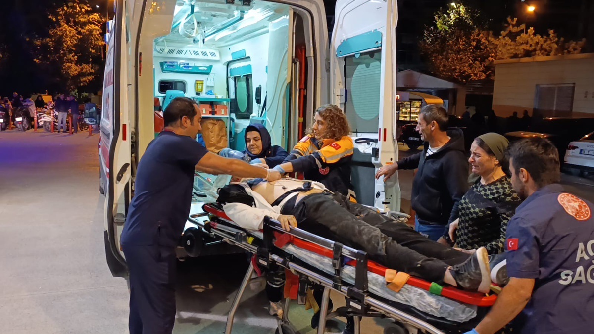 Bursa İnegöl\'de kamyonete çarpan motosikletin sürücüsü öldü, arkadaşı ağır yaralı