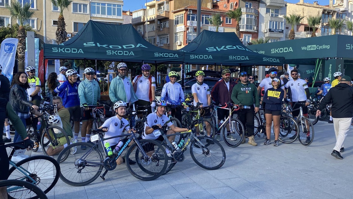 Çanakkale Gran Fondo\'da 13 ülkeden 924 sporcu 2 yakada pedala bastı