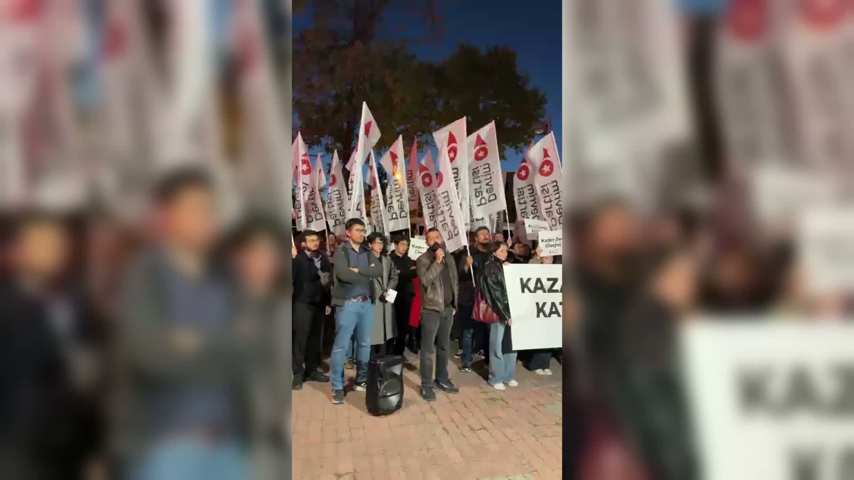 Soma\'da 5, Zonguldak\'ta 1 işçinin ölümü sonrası Devrim Partisi Ankara\'da eylem yaptı