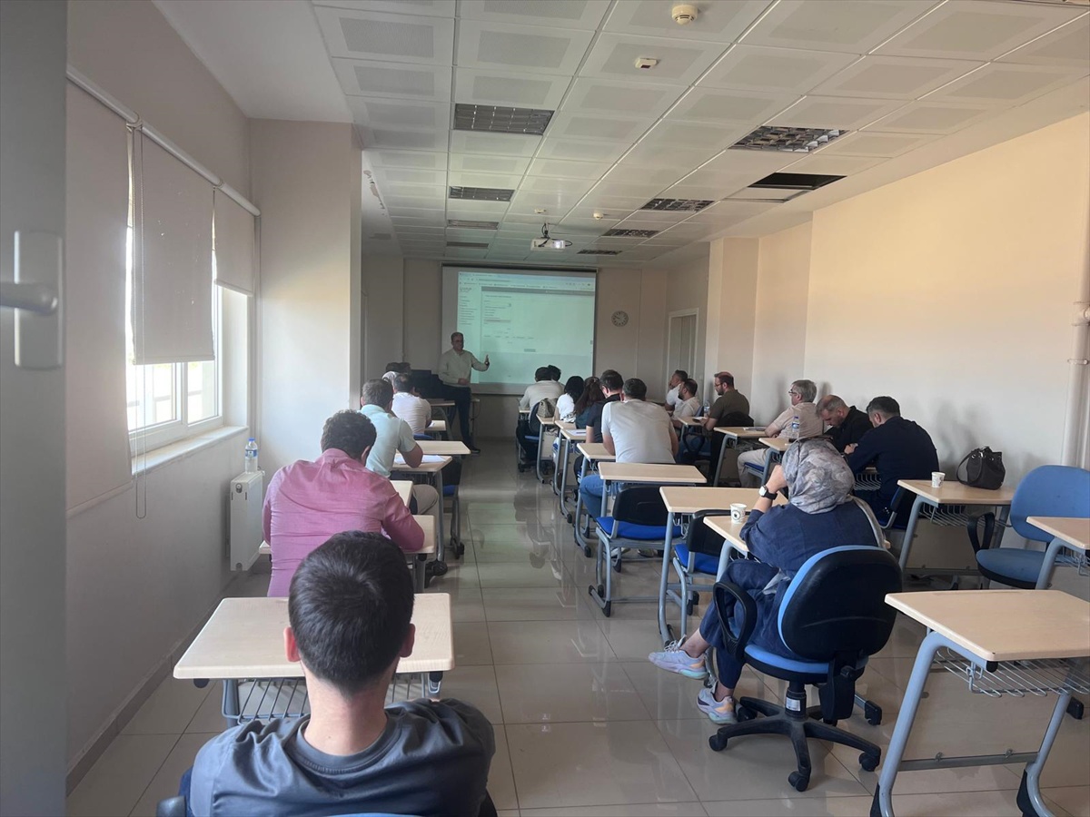 Bilirkişilik başvurusu için zorunlu 24 saatlik eğitim DÜSEM\'de başladı