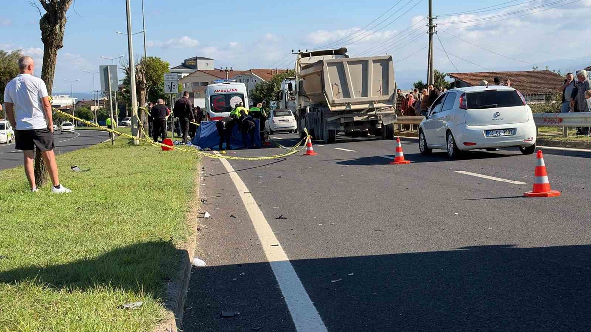 Düzce\'de yayaya çarpan motosikletin sürücüsü ağır yaralandı, yaya hayatını kaybetti