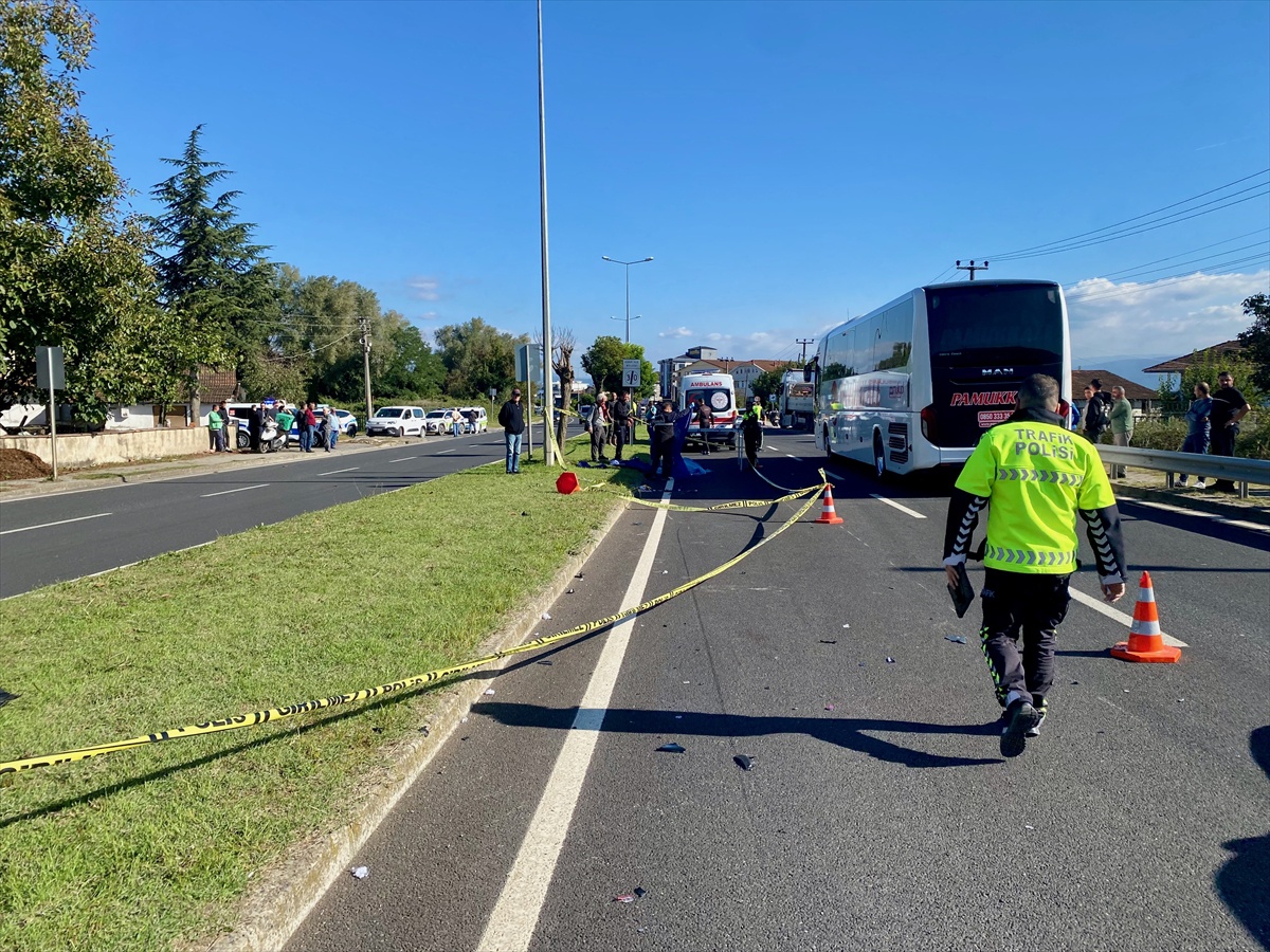 Düzce\'de motosikletin çarptığı 74 yaşındaki yaya öldü, sürücü ağır yaralandı