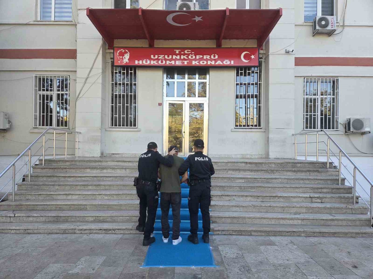 2 saat kaçabildi! Bir kişiyi öldüren şüpheli restoranda yakalandı