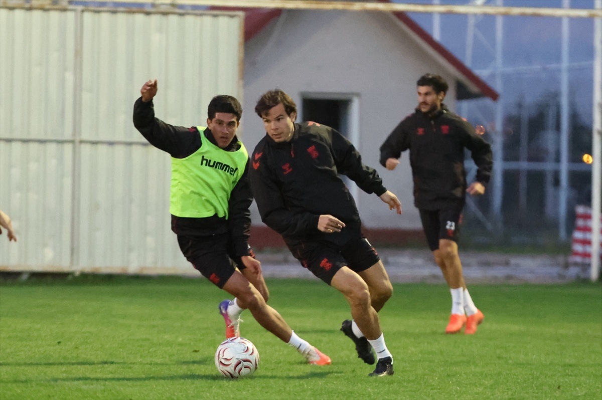 Ekenler Beton Sivasspor, 9 Ekim\'deki Pendikspor maçı öncesi taktik çalıştı
