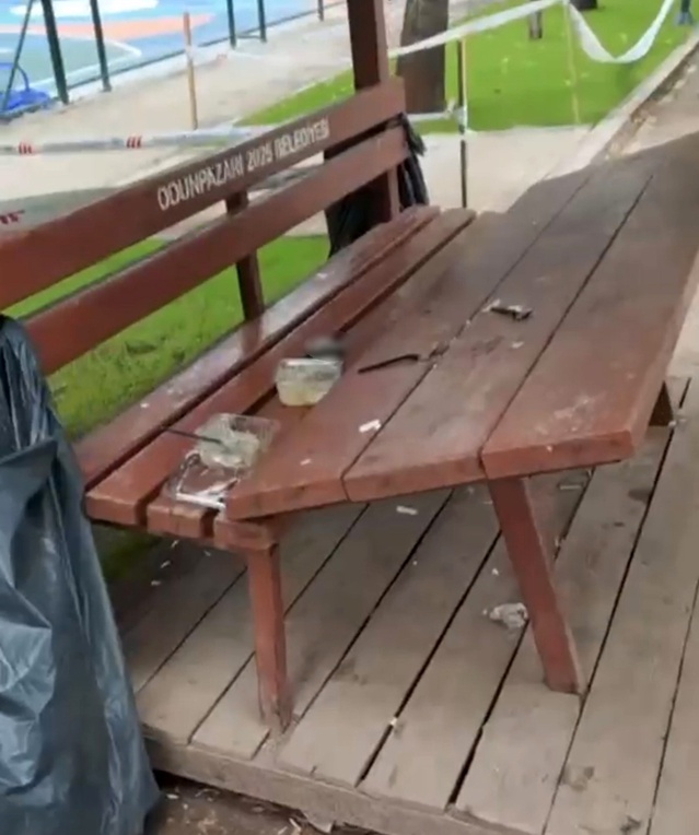 Eskişehir Odunpazarı'nda İki Eylül Parkı'ndaki kamelya ve masalara zarar verildi