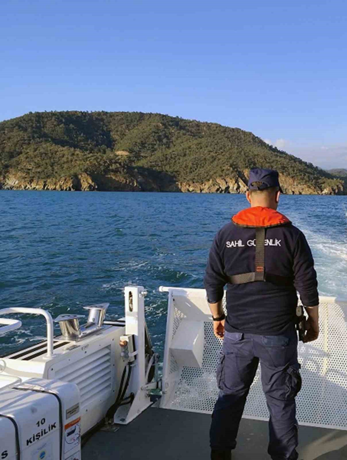 Fethiye\'de düzensiz göç operasyonunda 35 göçmen yakalandı, 2 şüpheli gözaltına alındı