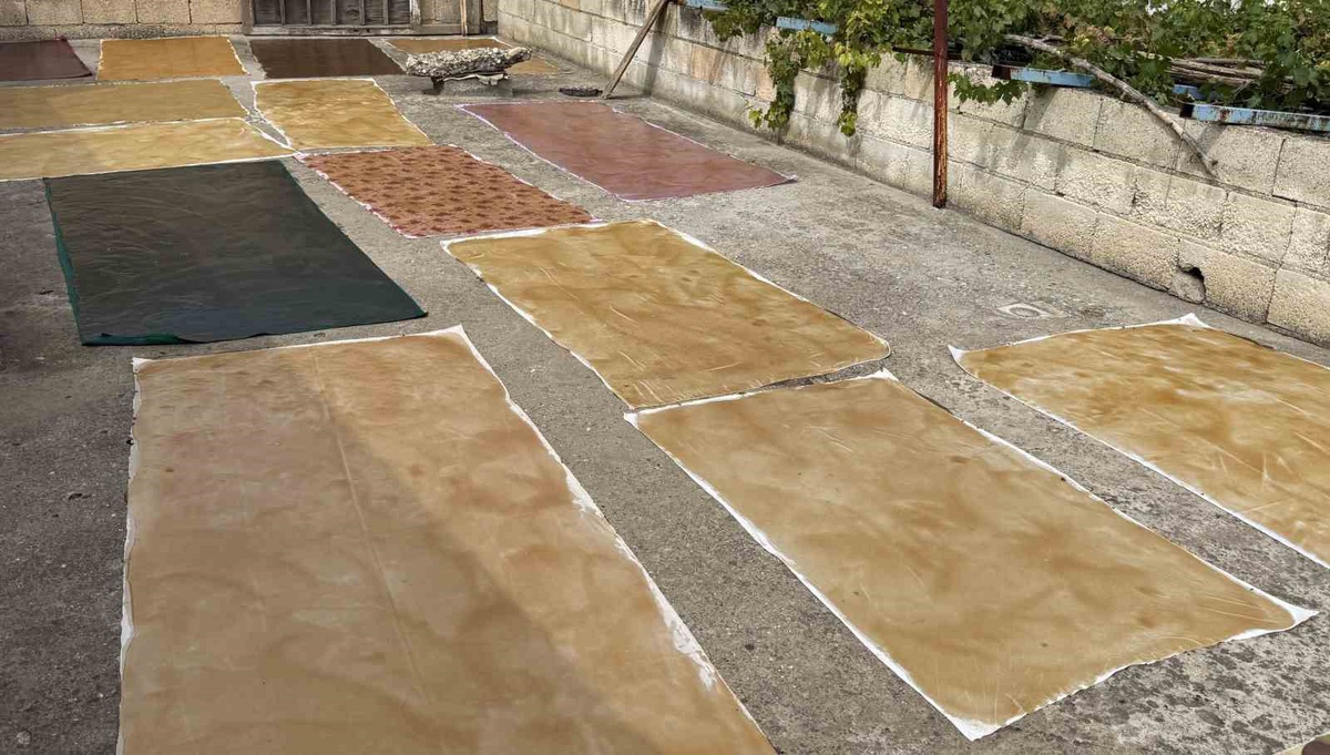 Gaziantep Oğuzeli\'nde cevizli sucuk ve bastık mesaisi başladı, yılda bir ay sürüyor