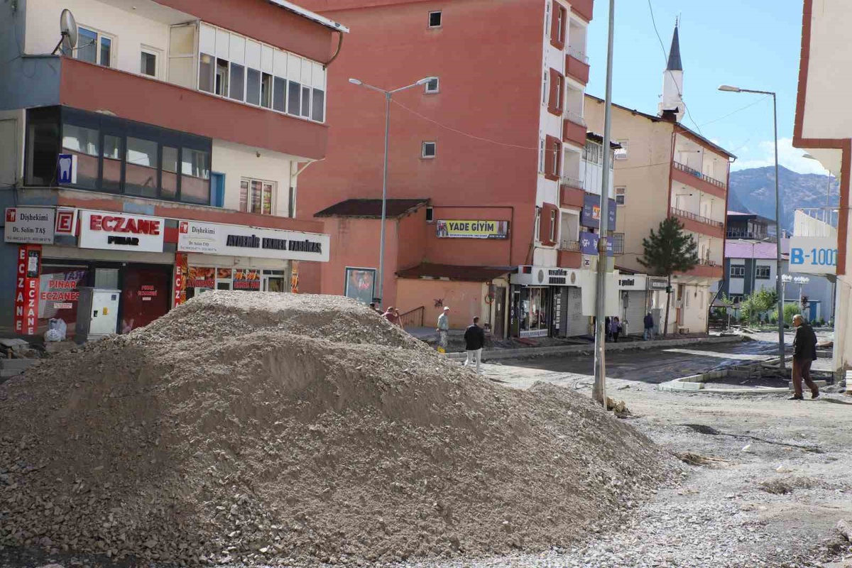 Hakkari\'de KPSS için gürültü önlemi, inşaat ve belediye çalışmaları durduruldu
