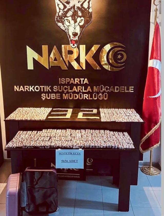 Isparta'da operasyonda 2 şüpheli tutuklandı, 5 bin 656 sentetik ecza ele geçirildi
