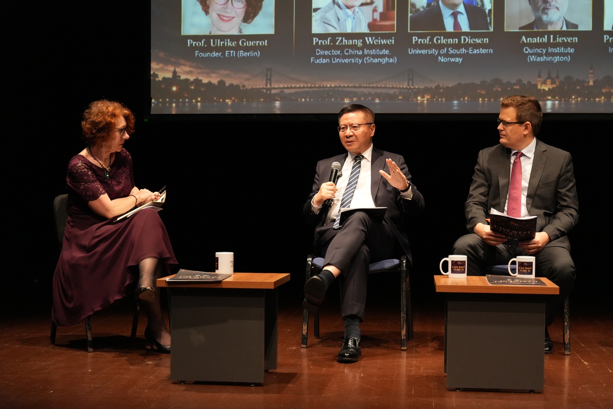 İstanbul\'da düzenlenen Doğu-Batı Forumu kalıcı ağa dönüşüyor, her yıl toplanacak