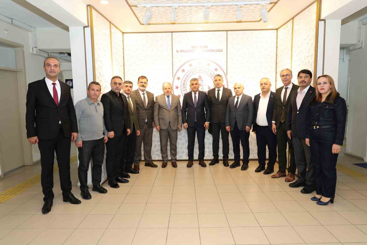 İstanbul\'dan gelen eğitim yöneticileri Erzurum Milli Eğitim Müdürü Ekici\'yle görüştü
