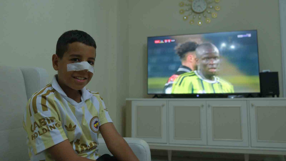 Burun ameliyatından çıkan 9 yaşındaki Fenerbahçeli, narkozun etkisiyle derbiyi anlattı