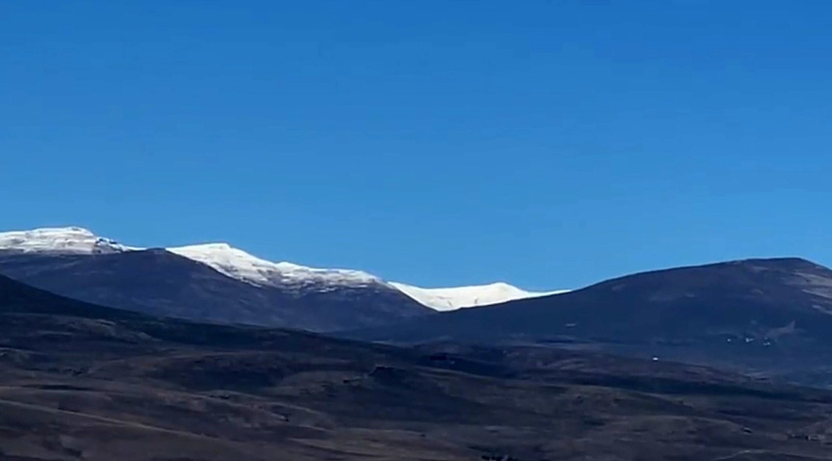 Kars\'ta soğuk hava etkisini artırdı, Arpaçay dağlarının zirvelerine ilk kar düştü
