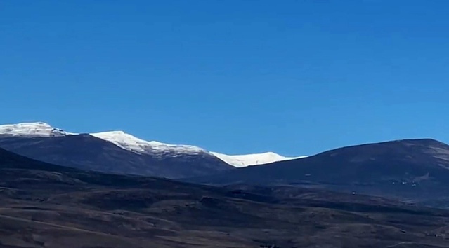 Kars'ta soğuk hava etkisini artırdı, Arpaçay dağlarının zirvelerine ilk kar düştü