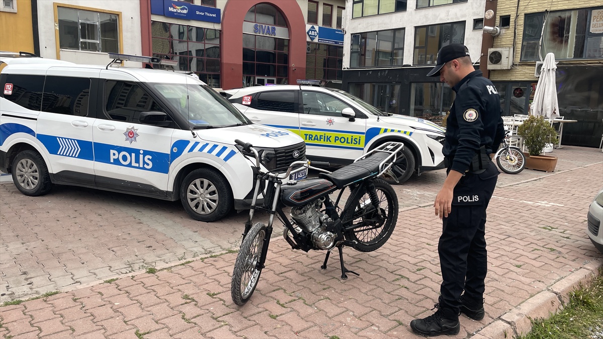 Kayseri\'de polisten kaçan ehliyetsiz 16 yaşındaki sürücüye 351 bin lira ceza kesildi