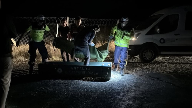 Kızıyla görüşen genci 13 bıçak darbesiyle öldürdü