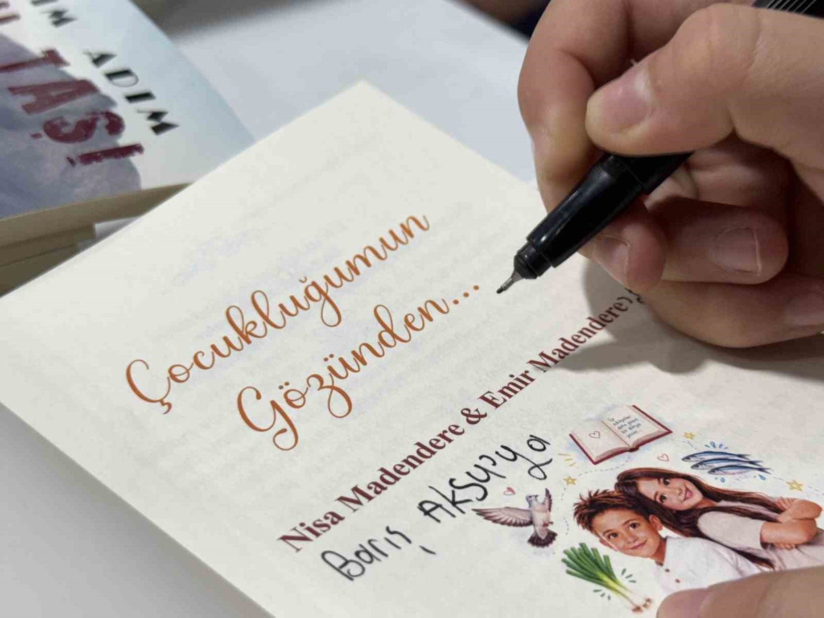 Kocaeli Kitap Fuarı\'nda ikiz yazarlar Nisa ve Emir 2 kitabını okurlarla buluşturdu