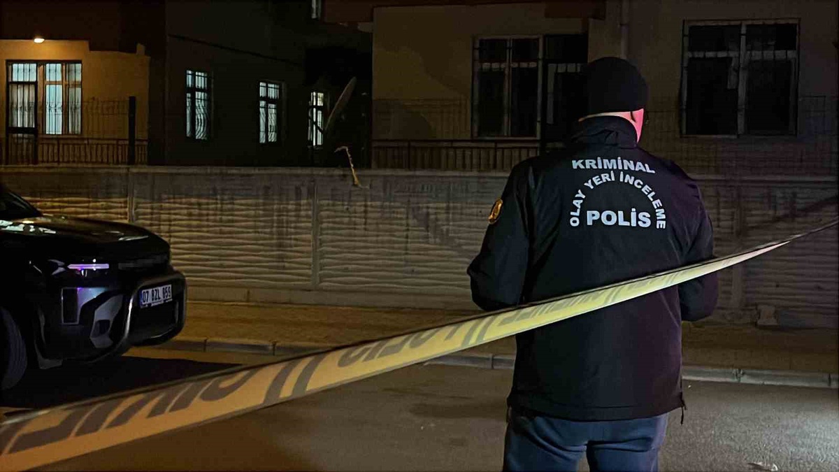 Konya\'da kızının yanındaki kadın, ayrı yaşadığı eşinin kurşunlarıyla ağır yaralandı