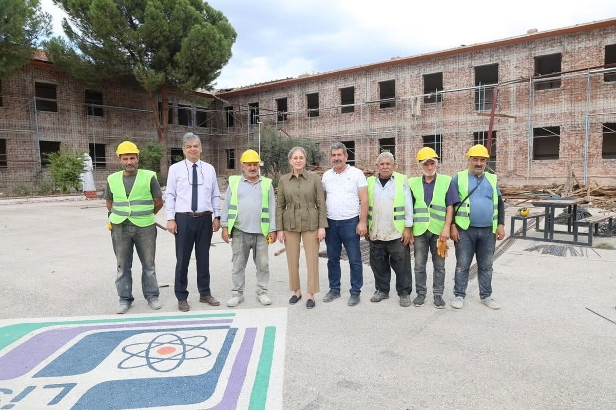 Nazilli Kaymakamı Kan, Turan Ortaokulu ve Fen Lisesi\'ndeki çalışmaları inceledi