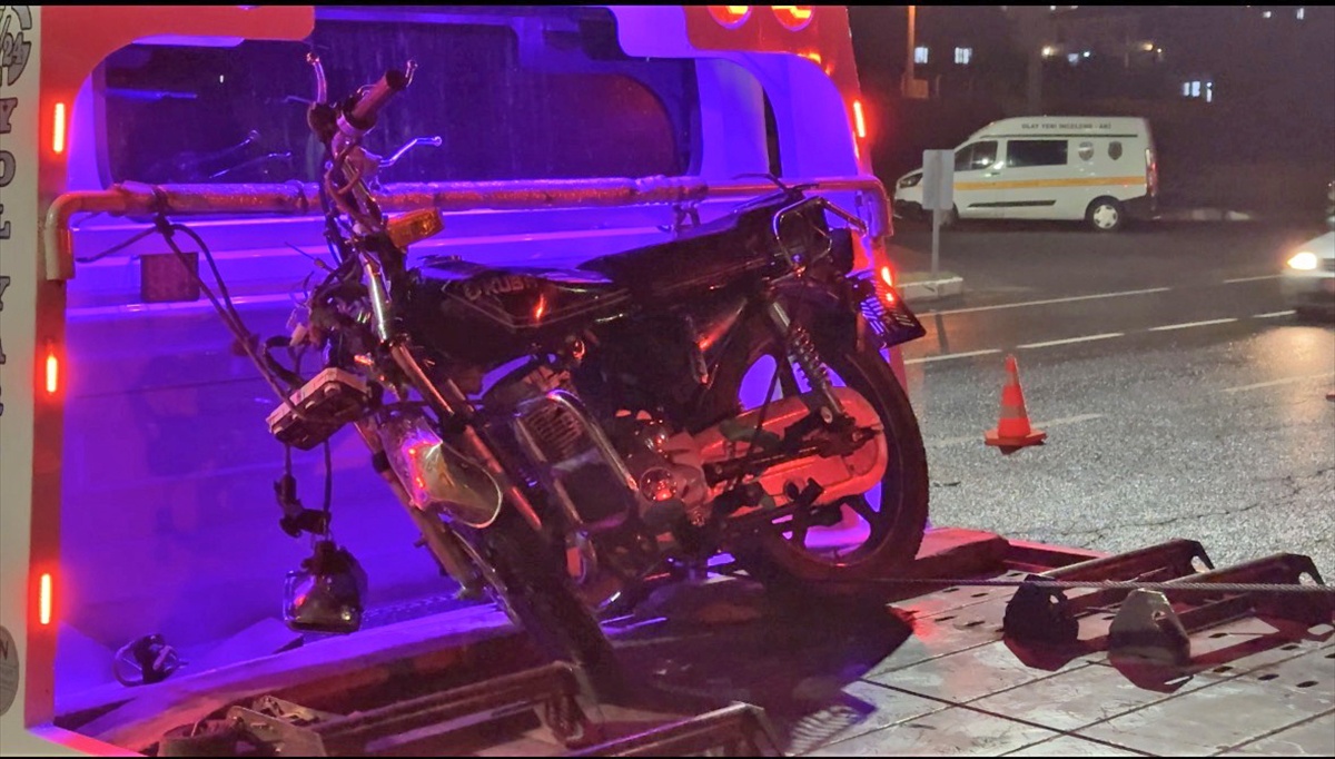 Niğde’de hafif ticari araç ile motosiklet çarpıştı: 2 ölü, 1 yaralı