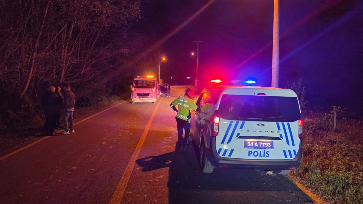 Sakarya Akyazı\'da otomobille çarpışan 77 yaşındaki motosiklet sürücüsü hayatını kaybetti
