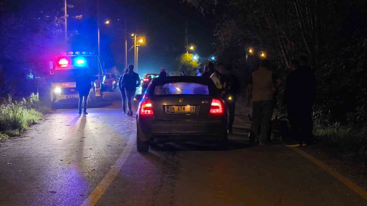 Sakarya Akyazı\'da motosiklet otomobille çarpıştı, sürücü hastanede yaşamını yitirdi