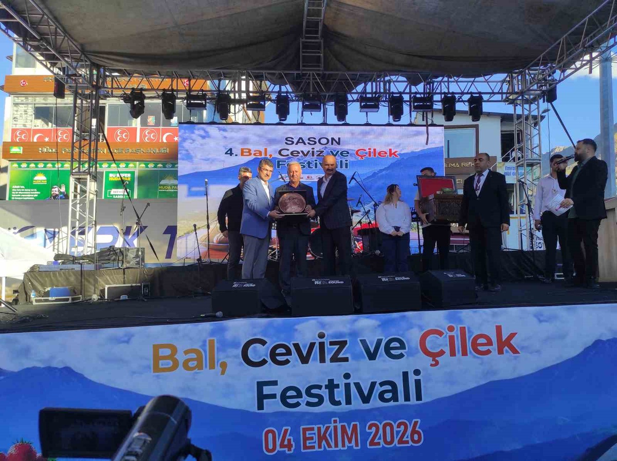 Sason\'da düzenlenen festivalde tescilli balın kilosu 400 bin liraya alıcı buldu
