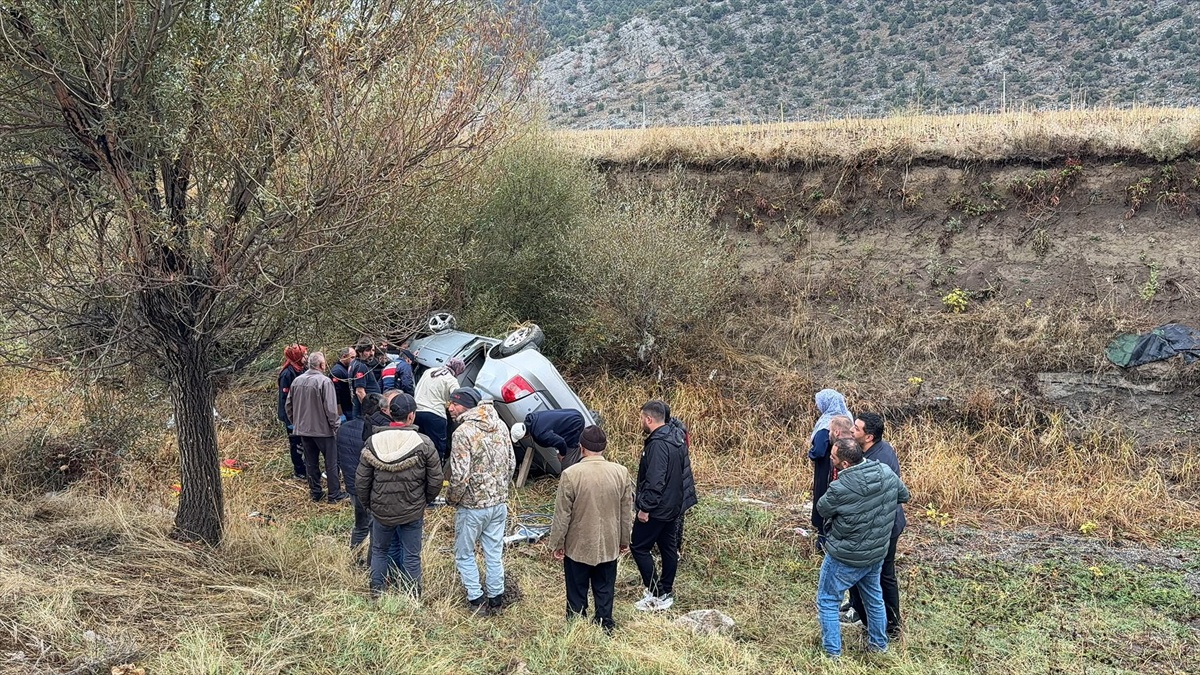 Seydişehir\'de otomobil şarampole devrildi, 1\'i çocuk 5 kişi yaralandı