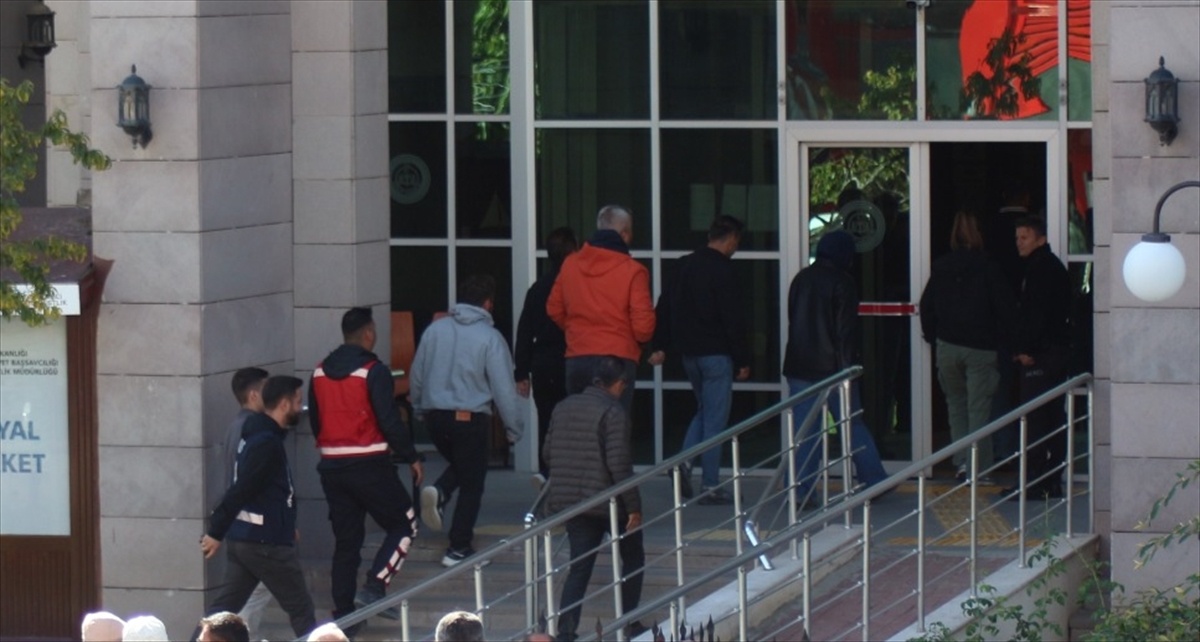 Sinop Boyabat\'ta direğin devrilmesinde ölen işçi soruşturmasında 4 zanlı tutuklandı