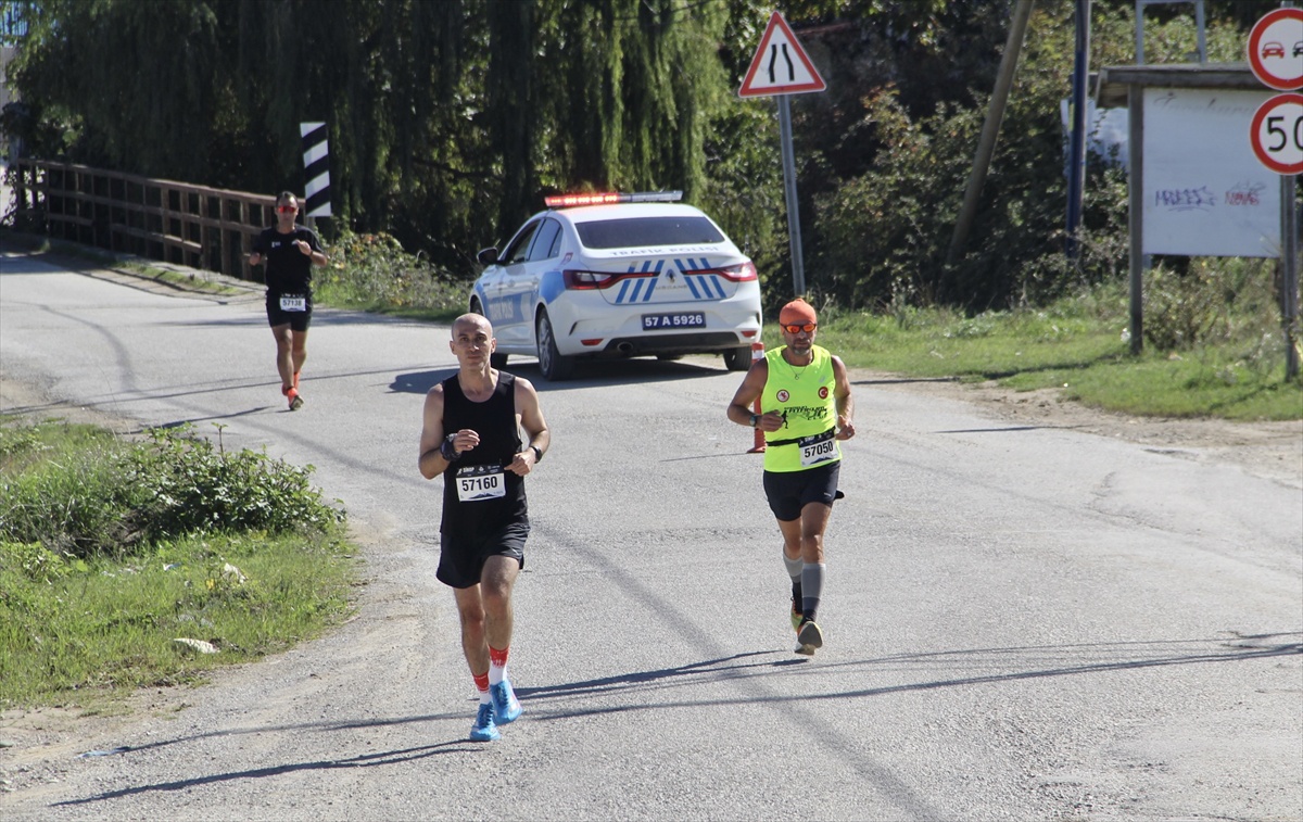 Sinop\'ta yarı maratonda 30 ilden ve 10 ülkeden 700 sporcu yarıştı