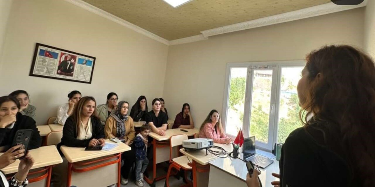 Şırnak AFAD, Uzungeçit ADEM\'deki kadınlara afet farkındalığı ve tahliye eğitimi verdi