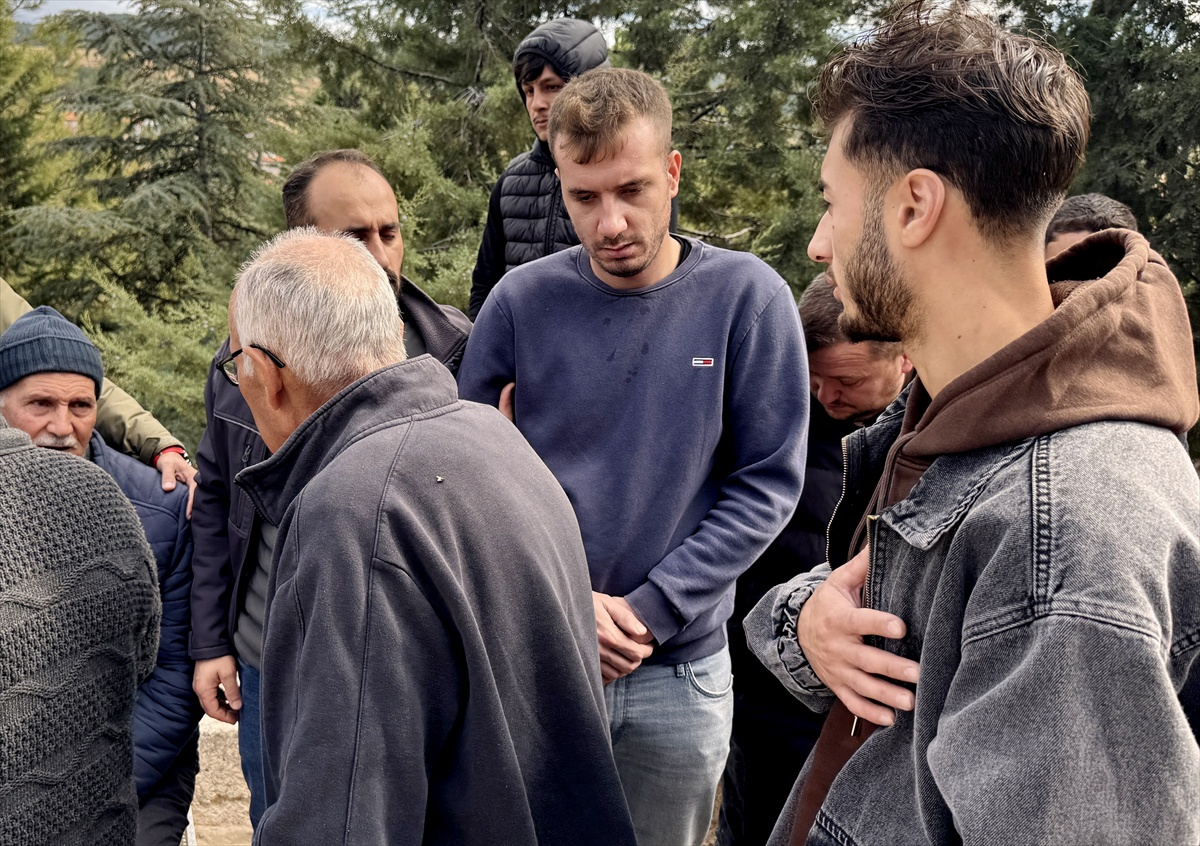 Soma\'da 5 işçinin öldüğü göçükte babasını kaybeden madenci yeniden yer altına indi