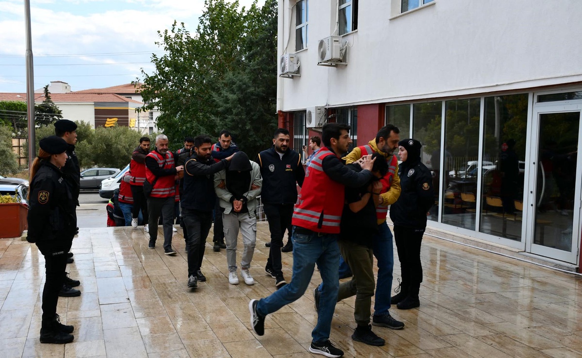 Tekirdağ Şarköy\'de emekliyi 19 milyon lira dolandıran 11 şüpheliden 9\'u tutuklandı