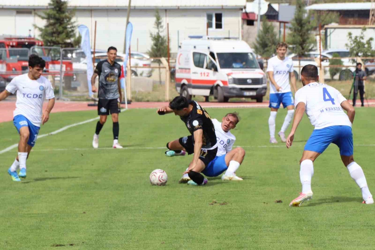 Kahramanmaraş İstiklalspor, Taner Gümüş\'ün golüyle Ankara Demirspor\'u 1-0 yendi