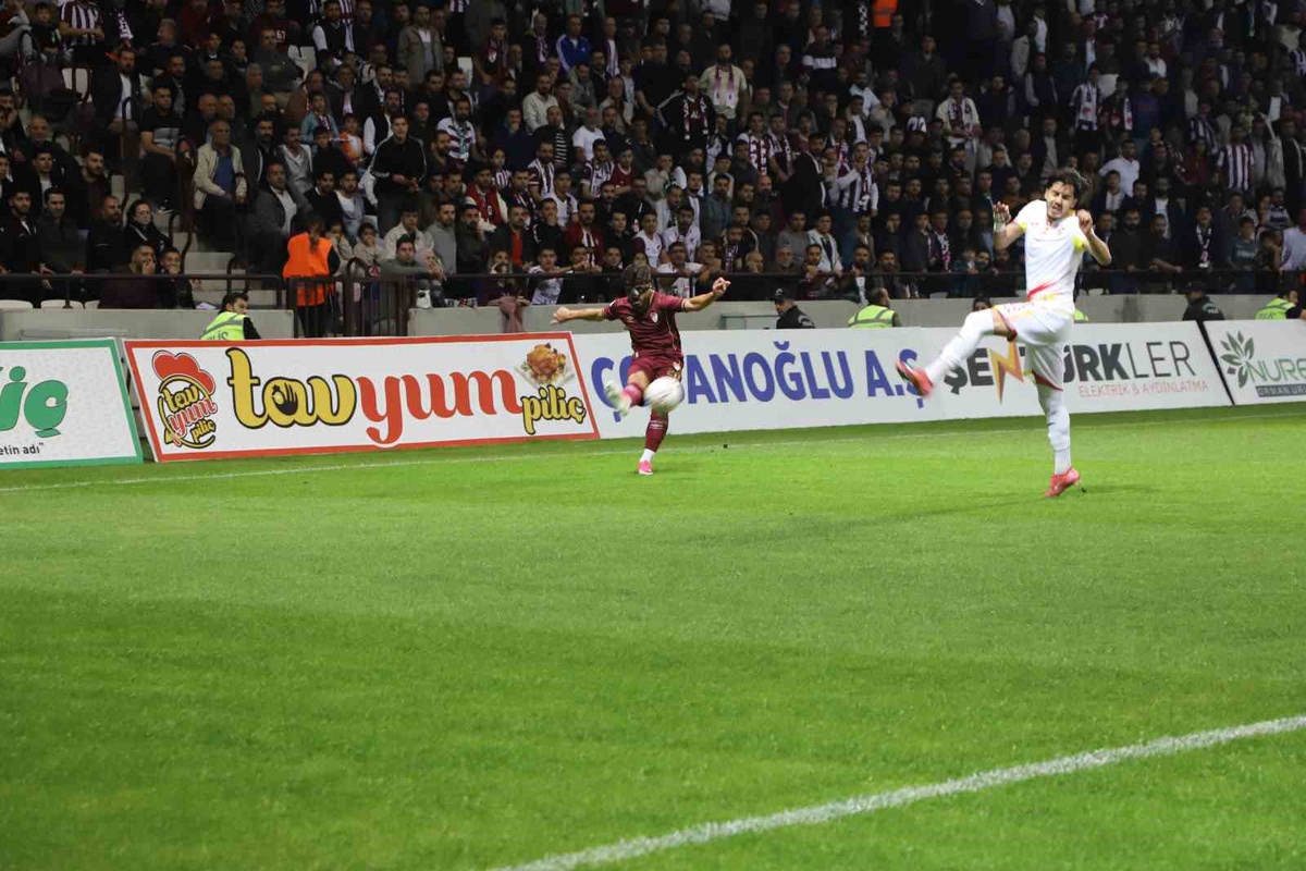 Elazığspor, Çorluspor 1947\'ye 3-2 yenilerek 5. haftada sahasında kaybetti