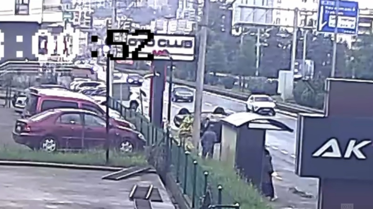 Trabzon Yomra\'da takla atan otomobilin sürücüsü yaralandı, kaza kameraya yansıdı