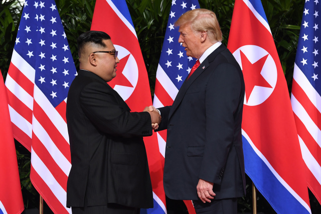 Trump'tan nükleer rest! Kim Jong Un'a başka, İran'a başka mesaj