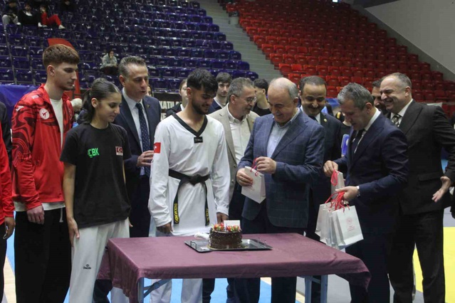 Türkiye Ümitler Taekwondo Şampiyonası'nda 528 sporcu Ordu'da mücadele ediyor