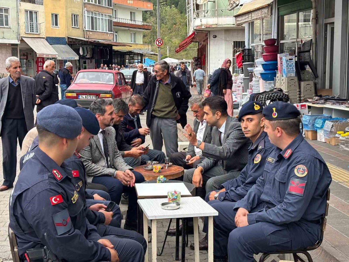 Ulus Kaymakamı Şahin, Başkan Bozkurt\'a iade-i ziyaret yaptı, esnafla görüştü