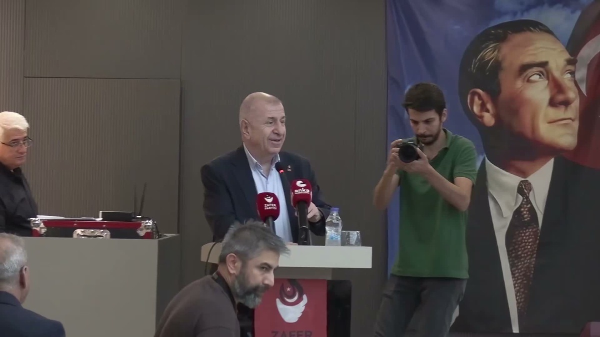 Özdağ, Adana\'da Suriyelilere vatandaşlık verileceğini öne sürdü