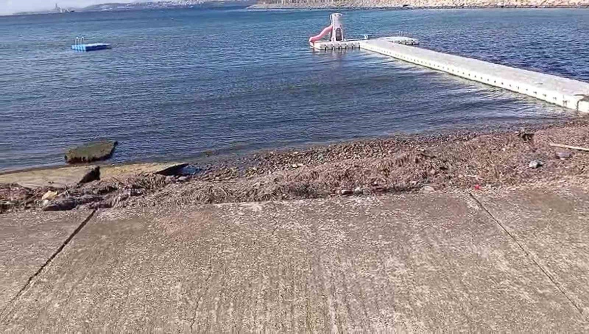 Yalova Taşköprü\'de denize bu kez kırmızı sıvı karıştı, vatandaşlar inceleme istedi