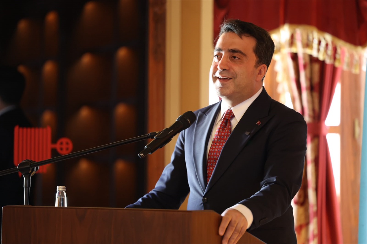 İstanbul\'da düzenlenen tanıtımda Fethi Gemuhluoğlu\'nun gençlere desteği anlatıldı