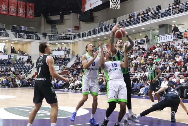 Yukatel Denizli Basket, Tofaş'ı 101-87 yenerek ilk iç saha galibiyetini aldı