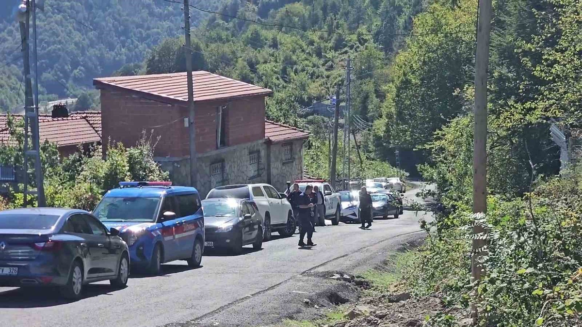 Zonguldak Ilıksu\'da 62 yaşındaki Erdin Yılmaz için denizden ve karadan arama sürüyor