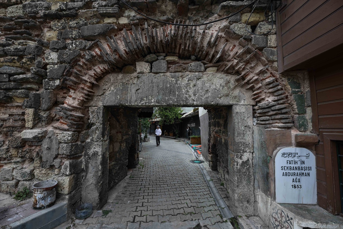 İstanbul\'un 11 tarihi kapısı geçen zamana direniyor, Vali Gül önemini vurguladı