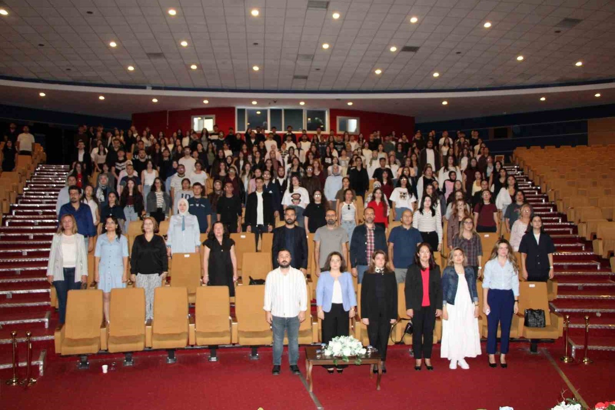 ADÜ\'de 2026-2027 döneminde yeni öğrencilere oryantasyon programları sürüyor.