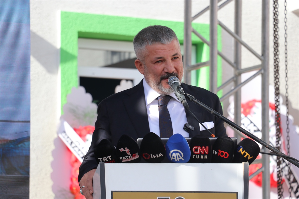 Ağrı\'da hayırsever iş insanının yaptırdığı okul ve taziye evi törenle açıldı